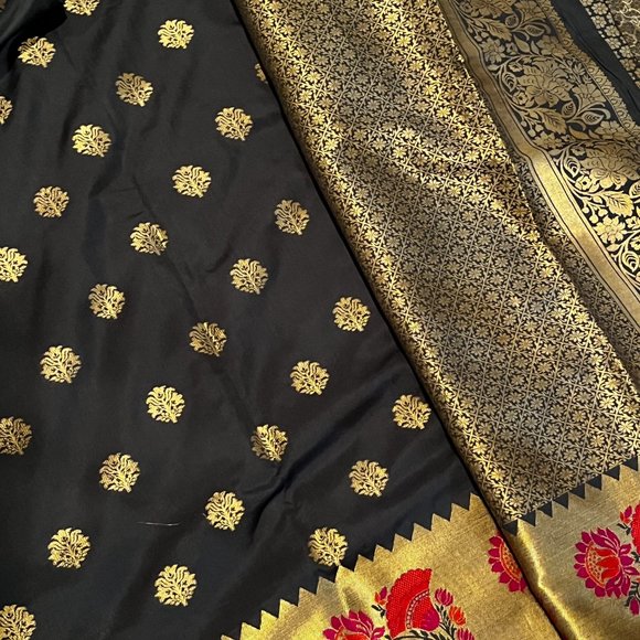 Gray Silk Designer Saree in with Weaving work - Picture 5 of 9